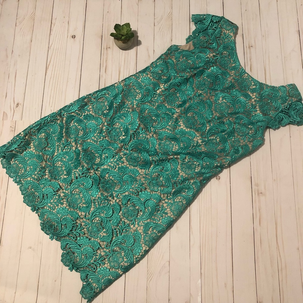 Eliza J beautiful green dress